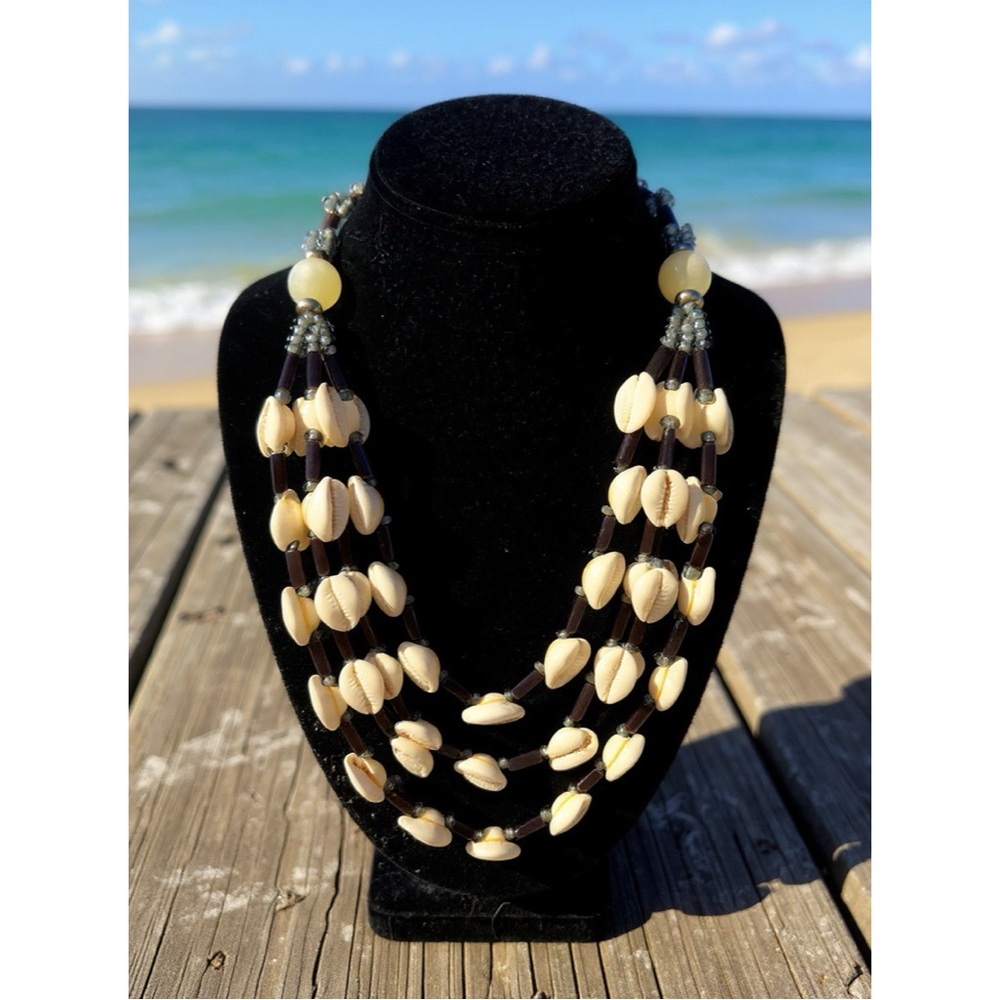 Elegant Shell Necklace with Beaded Accents
